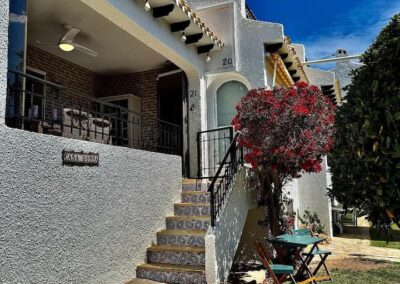A partir de 85€/Nuit. Découvrez Casa Donna, une maison chaleureuse avec ses 3 chambres et 2 salles de bain et proche de la plage.